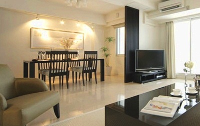 ������@B�l�@ �L����ɗn�����ސF�����̉ƁB�����̓V�b�N�ȐF�����ő�l�̋�Ԃ����o�B