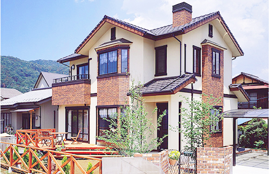 ������@B�l�@�@�L����ɗn�����ސF�����̉ƁB�����̓V�b�N�ȐF�����ő�l�̋�Ԃ����o