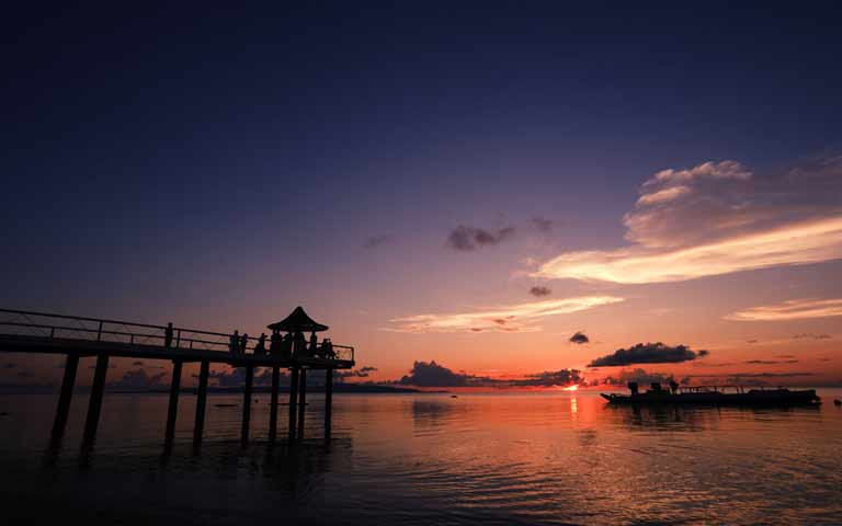 南国情緒たっぷりの石垣島のリゾート地の夕暮れです